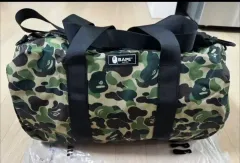 A BATHING APE アベイシングエイプ カモフラ ダッフルバッグ 雑誌 贈呈 バッグのサムネイル