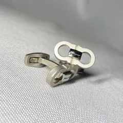 美品 Salvatore Ferragamo サルヴァトーレフェラガモ ダブルガンチーニ ロゴ文字 カフス 艶消し＆鏡面シルバー カフリンクス ボタンのサムネイル