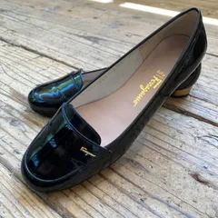 【メンテナンス済み】MY FERRAGAMO マイフェラガモ エナメルパンプス ブラック 6 1/2のサムネイル