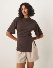 エイソス レディース トップス Tシャツ ASOS DESIGN cinched side Tshirt BROWN ブラウンのサムネイル