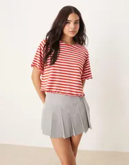 エイソス レディース トップス Tシャツ クロップド ASOS DESIGN lettuce hem cropped tee in textured red and gray stripe Red sのサムネイル