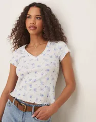 エイソス レディース トップス Tシャツ Vネック フラワー柄 プリント シャツ フラワー ASOS DESIGN waffle v neck tshirt with overlock trim inのサムネイル