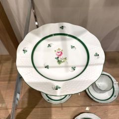 直営店購入☆ヘレンドウィーンの薔薇 蓋付きカップ 175年バック