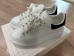 Alexander McQueen スニーカー（正規品）のサムネイル