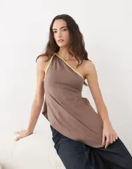エイソス レディース トップス シャツ コントラスト ASOS DESIGN contrast binding floaty one shoulder hanky hem top BROWN ブラウンのサムネイル