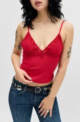 アーバンアウトフィッターズ レディース トップス シャツ レーストリム レース BDG Urban Outfitters Adore Lace Trim Crop Camisole RED レッドのサムネイル