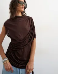 トップショップ レディース トップス タンクトップ ドレープ キャップ Topshop draped wrap high cap sleeve top in chocolate BROWN ブラウンのサムネイル