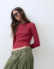 エイソス レディース トップス Tシャツ クルーネック リブ ASOS DESIGN ribbed crew neck long sleeve top in deep RED レッドのサムネイル