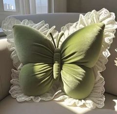 新品 可愛いレース付き バタフライ クッション立体蝶々 抱き枕