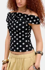 アーバンアウトフィッターズ レディース トップス シャツ ドット柄 ドット メッシュ BDG Urban Outfitters Fia Off the Shoulder Polka Dot Meshのサムネイル