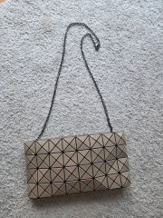 BAO BAO ISSEY MIYAKE チェーンショルダーバッグ ベージュ - メルカリ