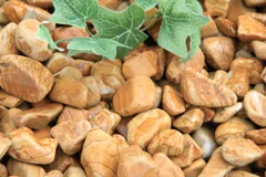 天然石 厳選木目黄石玉砂利（木目砂利）茶系防犯砂利8分(22～30mm)20kgのサムネイル