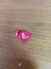 Beats Studio Buds レッド　左耳のみのサムネイル