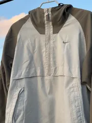 L/100 NIKE ヴィンテージ ツートン ハーフジップアップ アノラック ジャケット (アイボリー/カーキ)のサムネイル