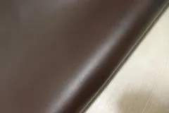 ダークブラウン 160ds ヌメ革 牛革 イタリア レザー セミアニリン はぎれ 一枚革 レザークラフト 革 皮 本革 diy 生地 材料のサムネイル