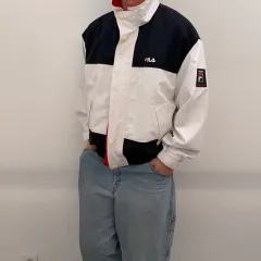 FILA フィラ オーバーサイズ ウィンドブレーカーのサムネイル
