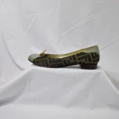 36 5/235 フェンディ ズッカ ミラー プレート フラット ローファーのサムネイル
