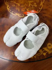 220 ウィメンズ NIKE エア リフト ブリーズ 白のサムネイル