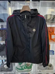 正規品/ほぼ新品/サイズ3 MONCLER HATTAB ウィンドブレーカー ジャケット ブラックのサムネイル