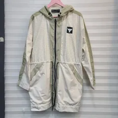 アンダーアーマー シャカシャカ素材 アウターのサムネイル