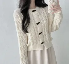 エイブリー服 トグルボタンニット アイボリー ケーブル編み ニット カーディガンのサムネイル