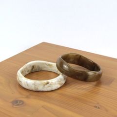 希少✨猫の手彫刻】天然石岫玉 牛柄猫 肉球 バングル 60mm 腕輪 お守り 