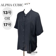 ALPHA CUBIC　アルファキュービック　パールボタン　バンドカラーとろみシャツ　半袖シアーシャツ　半袖ブラウス　背中タック　光沢　黒　ブラック　13号　肩幅40　バスト100　袖丈20　着丈60 17号　肩幅45　バスト106　袖丈23　着丈62