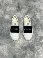 Givenchy 白 スニーカー (37)のサムネイル