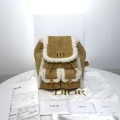 Mサイズ / フルセット / ほぼ新品 Dior Shearling Caro バックパックのサムネイル