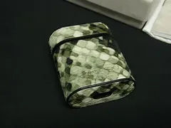 ■新品同様■ JIMMY CHOO ジミーチュウ レザー  AirPodsケース エアポッズケース グリーン系×ブラック系 BN4928のサムネイル