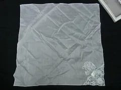 ■極美品■ NINA RICCI ニナリッチ コットン100％ レース 花柄 刺繍 ハンカチーフ レディース ホワイト系 DE5999のサムネイル