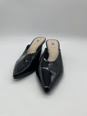 【TAKA136-90】◇  R&E アール アンド イー  『ブラック エナメル ポインテッド トゥミュール』L サイズのサムネイル