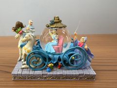 完全未使用　ディズニーストア　完売品　シンデレラ　馬車　スノードーム　フィギュア ディズニーストア ディズニー シンデレラ スノードーム 置物 - メルカリ