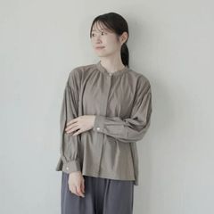 オローネ ノーカラー ストライプ 長袖ブラウス クルーネック tandey 