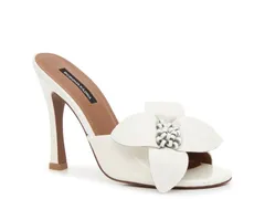 ビーシービージーマックスアズリア レディース シューズ サンダル BCBGMaxazria Aeryn Sandal White ホワイトのサムネイル