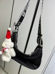 MLB ブラック HOBO BAG + クマ ぬいぐるみ キーリング ぬい 出品のサムネイル