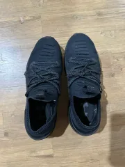 **UNDER ARMOUR 300mm ランニングシューズ スニーカー オーバーサイズ**のサムネイル