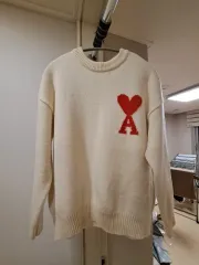 (ほぼ新品) アミ インタルシア ビックハート アイボリー ニットのサムネイル