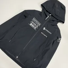 130 デサント キッズ ブラック ウィンドブレーカーのサムネイル