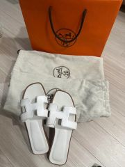 HERMES Hロゴオアジスレザーミュールホワイト 36.5(23.5cm) - メルカリ