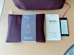 TUMI KOREA ボヤージャー ジャスト イン ケース スモール トートバッグ ワイン 新品のサムネイル