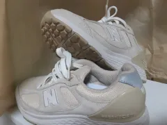 ニューバランス Fresh Foam スニーカー ベージュのサムネイル