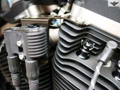 ボンネビルボバー エキゾーストクランプフィン ブラック ポリッシュ