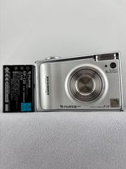 G2423】 FUJIFILM Finepix F10 フジフィルム - メルカリ