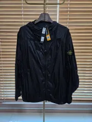 ほぼ新品／26年新作／フルセット構成 STONE ISLAND ストーンアイランド ウィンドブレーカー リップストップ WHO フード ジャケット XXLのサムネイル