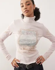 モンキ レディース トップス Tシャツ タートルネック プリント グラフィック Monki graphic printurtleneck long sleeve topink ピンクのサムネイル