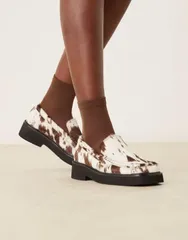 エイソス レディース シューズ スリッポン・ローファー プリント ASOS DESIGN Myrtle premium square toe loafers in cow print HAIR ONのサムネイル
