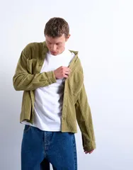 トップマン メンズ トップス シャツ レギュラーフィット Topman regular fit cord shirt in washed GREEN グリーンのサムネイル