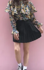 (全2色)Belt Design Irregular Pleats Skirt *インナーパンツ付  　ミニスカート 　ブラック　黒　ホワイト　白　シンプル　無地のサムネイル