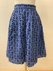 AG byアクアガール タグ付き未使用 お花モチーフ パンチング生地スカート 青 ウエストゴムのサムネイル
